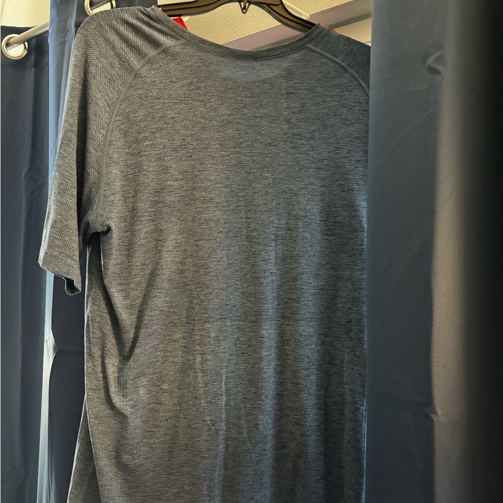 Lululemon men’s T